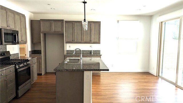 Foto del edificio - 7449 Channel View St