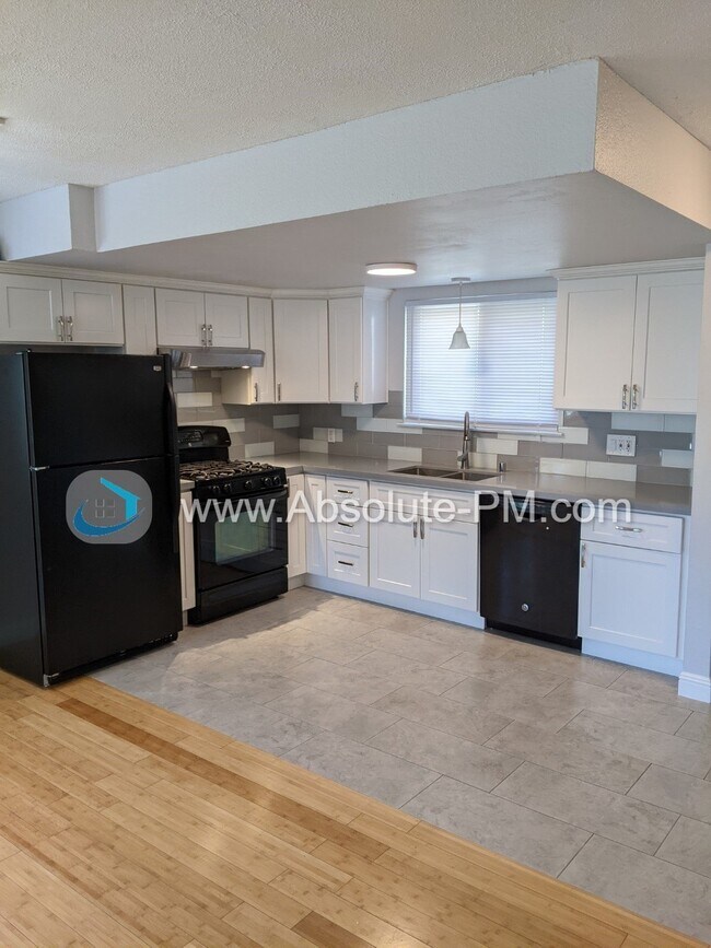 Foto del edificio - Amazing 2 Bed, 2 Bath Townhome in the High...