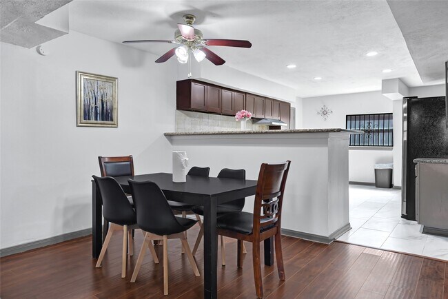 Foto del edificio - 2311 Chelsea Knoll Ln