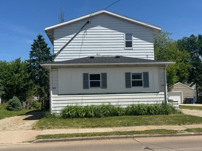 Building Photo - 548-550 Bowen St.