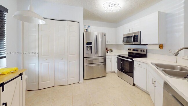 Foto del edificio - 4714 SW 13th Ct