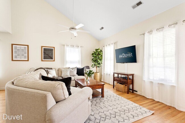 Foto del edificio - 3 br, 2.5 bath House - 6 Todd St.