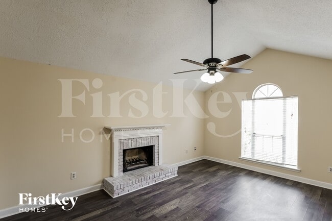 Building Photo - 102 Carriage Dr