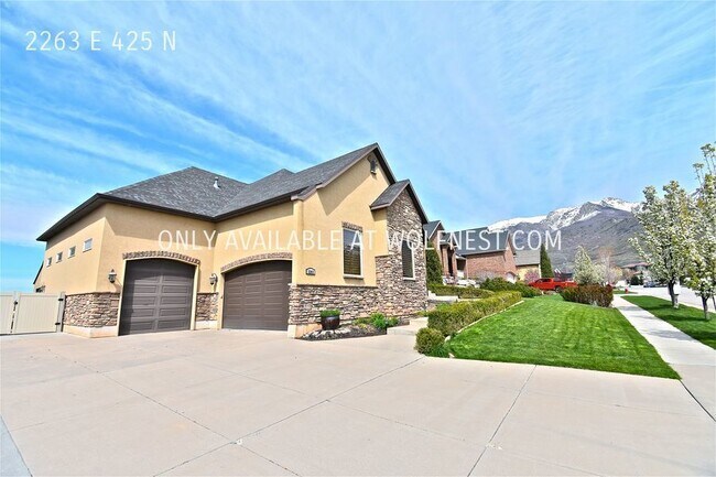 Foto del edificio - Luxurious 5 Bed Layton Home! No Deposit Op...