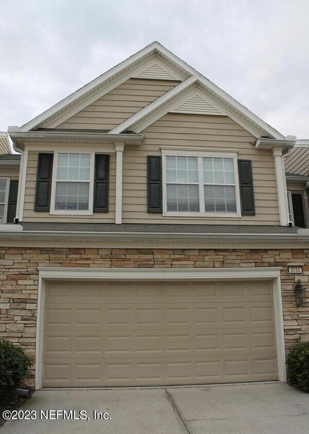Foto principal - 3860 Lionheart Dr