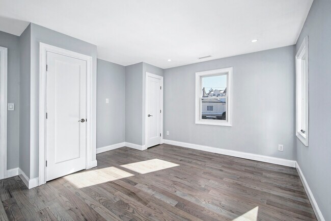 Foto del edificio - 83 Lincoln Ave E