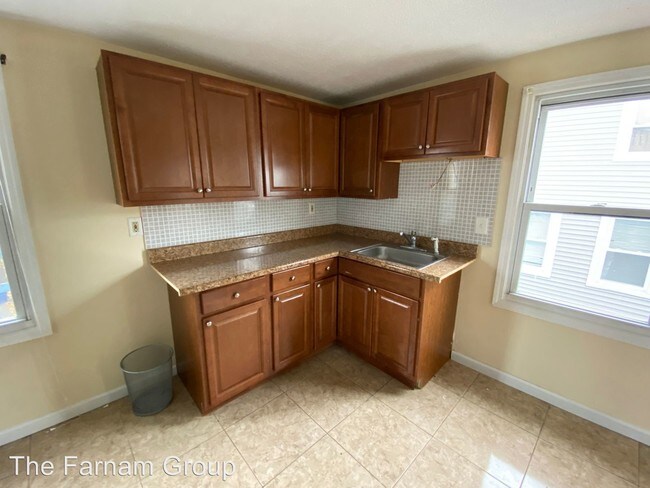 Building Photo - 2 br, 1 bath Apartment - 16 Welcome Street