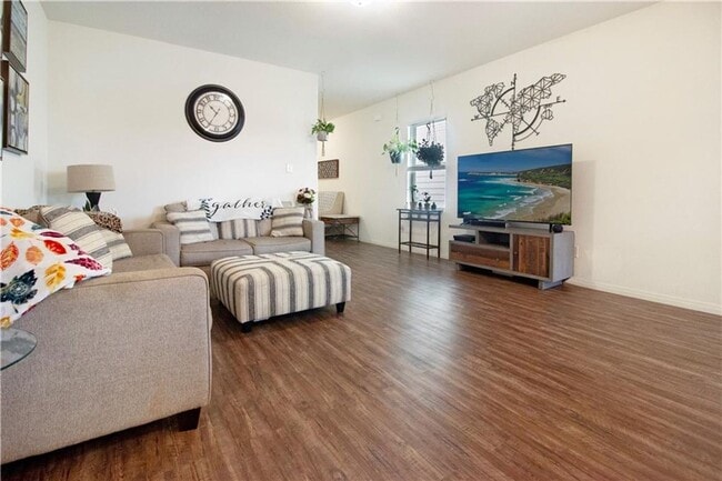 Foto del edificio - 336 Flower Smith Ln