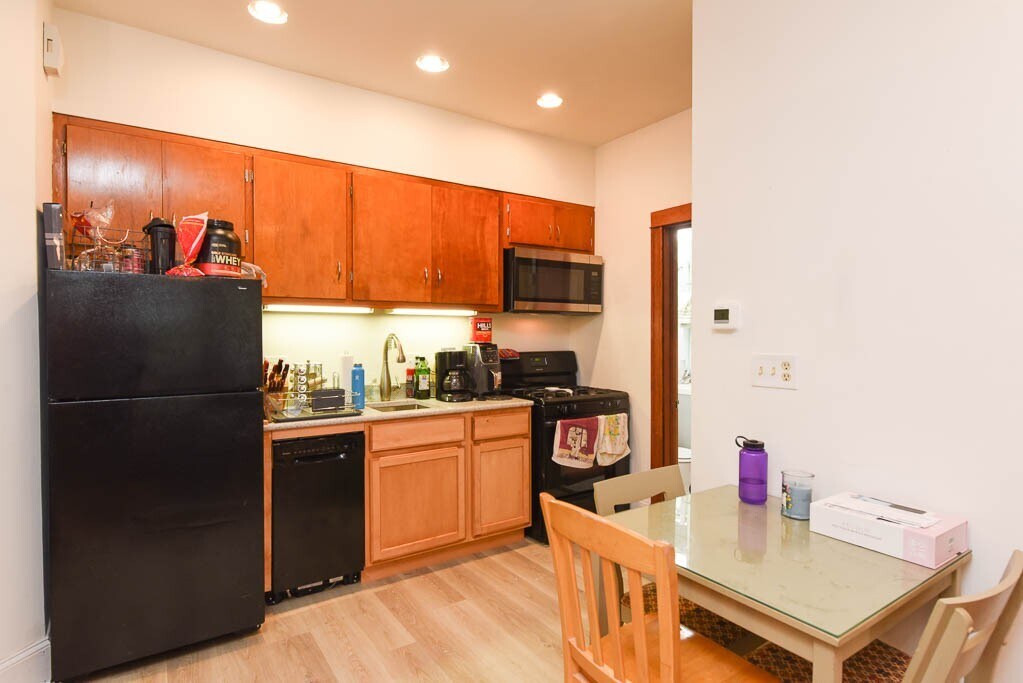 Primary Photo - 2821 W Shakespeare Ave