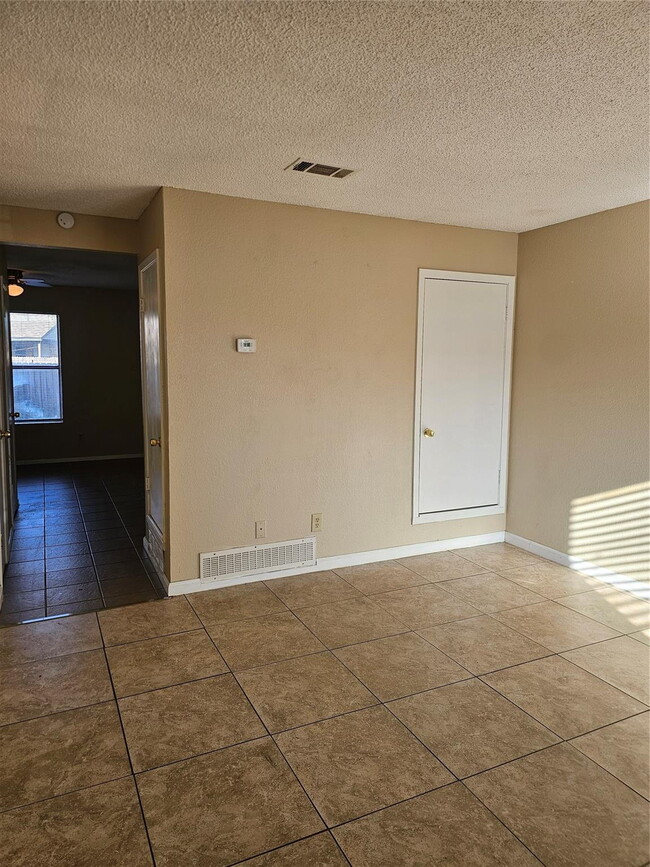 Foto del edificio - Great 2 Bdrm 1.5 Bath Duplex - Keller, TX