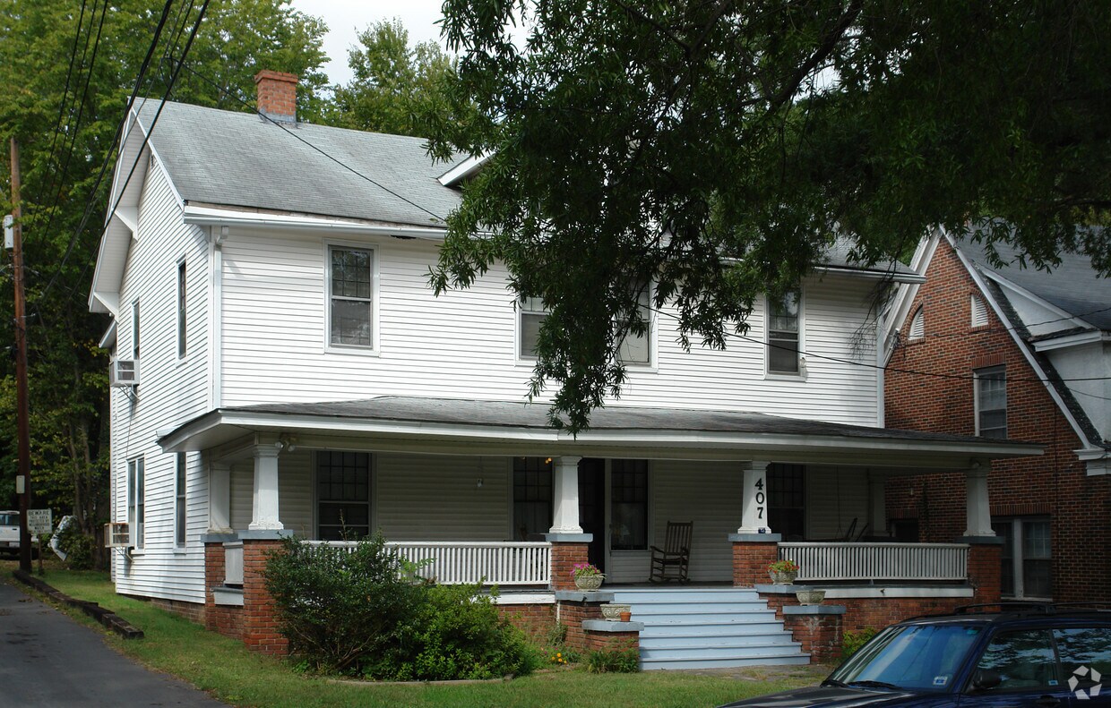 Foto principal - 407 N Gregson St