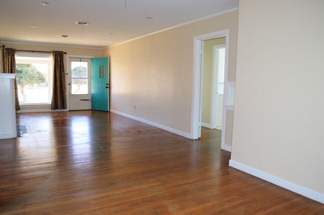 Building Photo - 1118 S Rosemont St