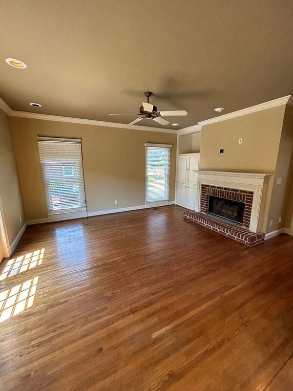 Building Photo - 212 Windchase Dr