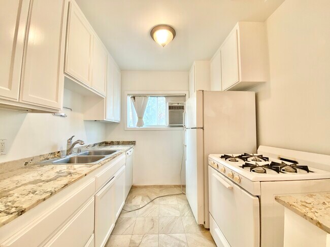 Foto del edificio - 1320 S Ridgeley Dr