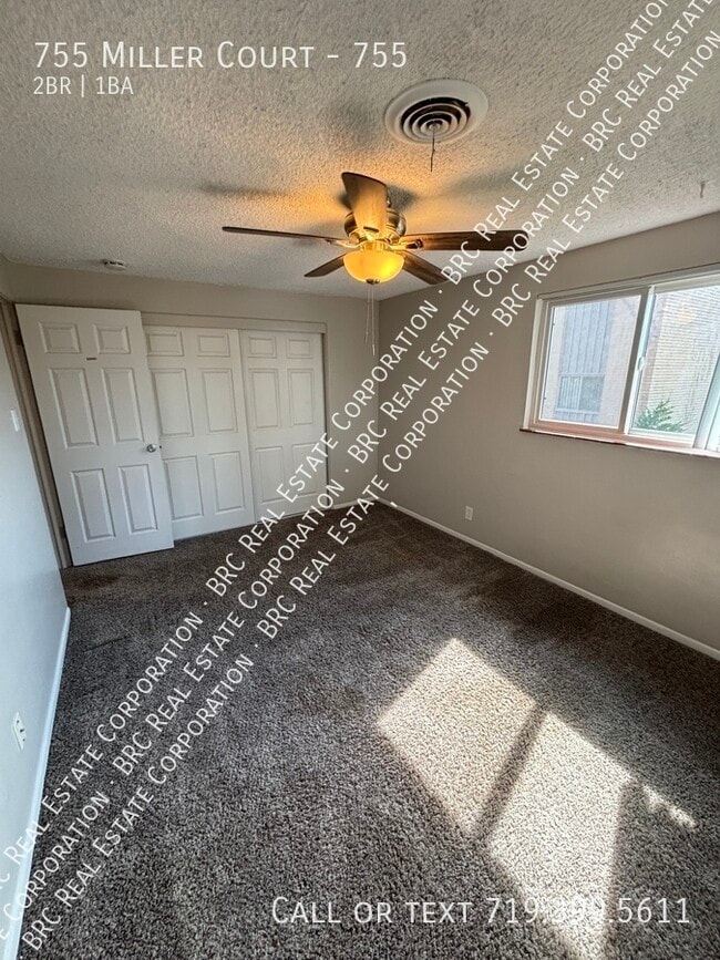 Foto del edificio - 755 Miller Ct