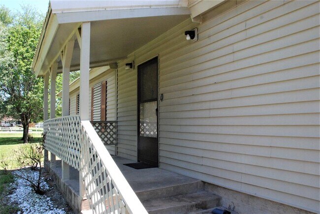 Foto del edificio - 6406 Burdock Dr