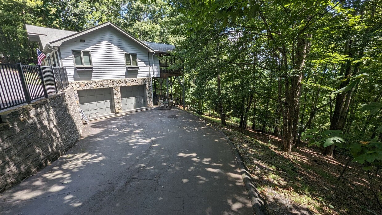 23 Chestnut Ridge Rd Unit Lower Level, Mills River, NC 28759 Room for Rent in Mills River, NC