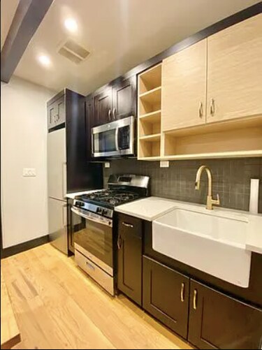 Foto principal - 17-22 Greene Ave