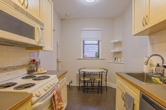 Building Photo - 11 Gorham St