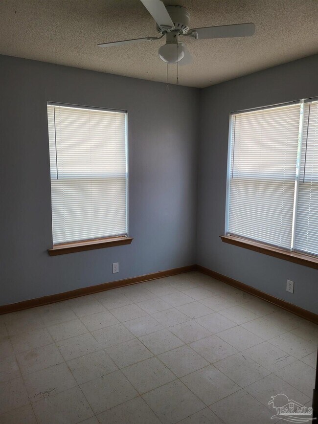 Foto del edificio - 1901 W Government St