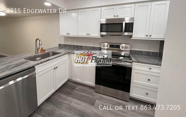 Foto del edificio - 3915 Edgewater Dr