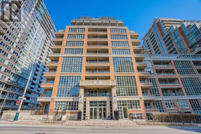 Photo du bâtiment - 65 E Liberty St