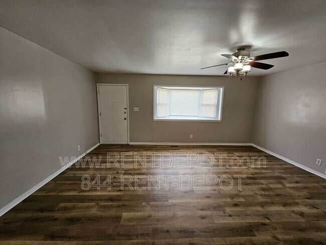 Foto del edificio - 1531 E Riverside Dr