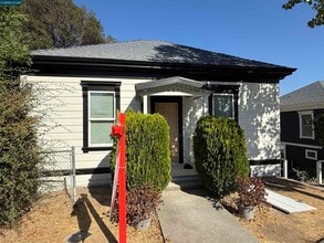 Building Photo - 2150 San Pablo Ave