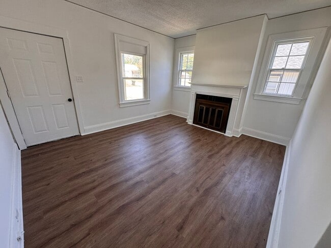 Foto del edificio - Spacious 2bed/1bath