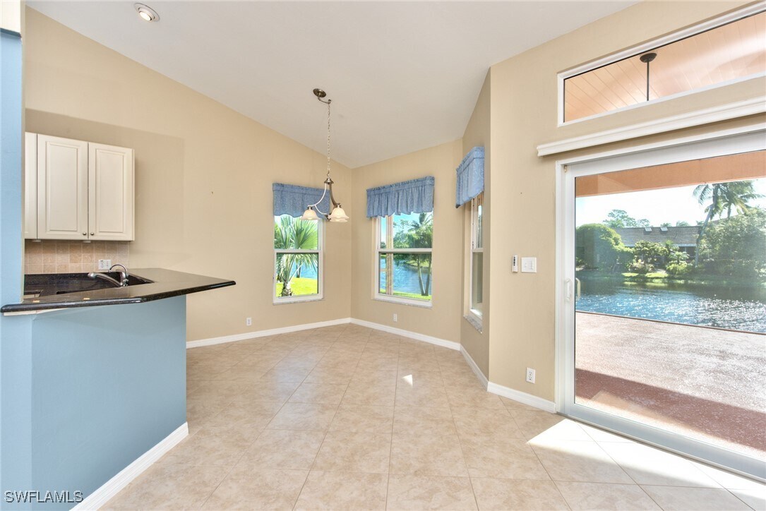 Building Photo - 3563 Kent Dr