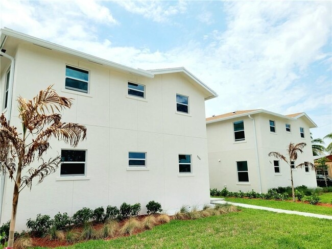 Photo - 2326 Taft St Apartment