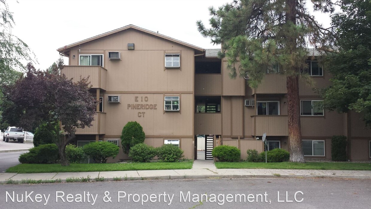 Primary Photo - 10 E Pineridge Ct