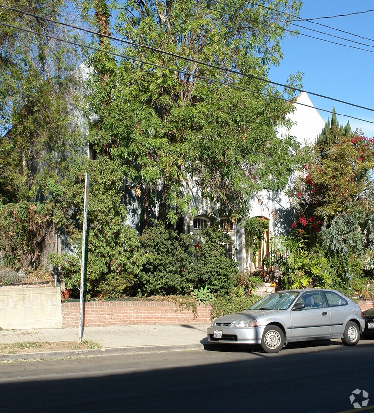 Building Photo - 1031-1035 Sanborn Ave