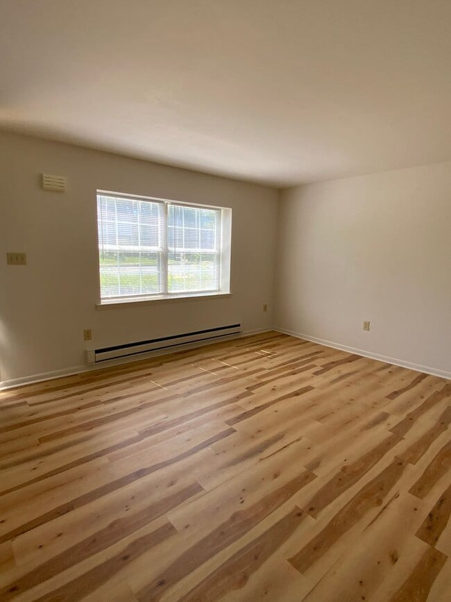Building Photo - 1540 Manor Blvd