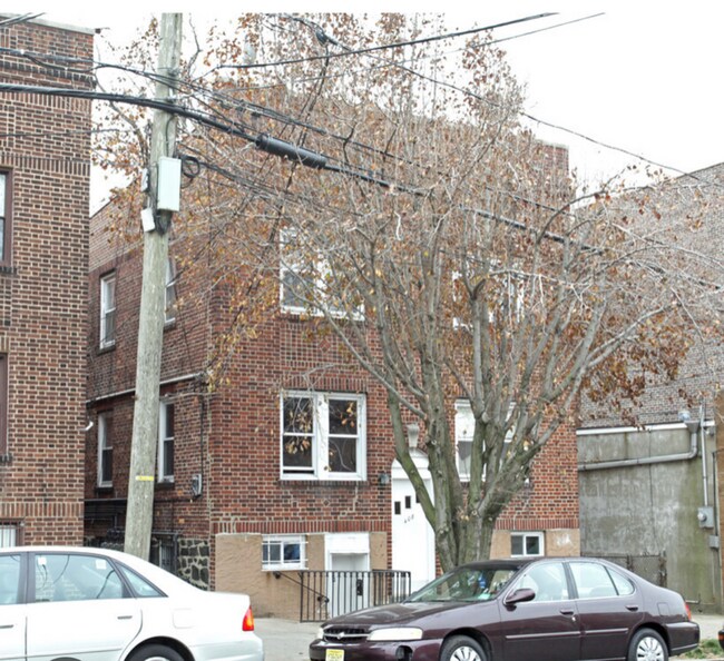 Foto del edificio - 408 Anderson Ave