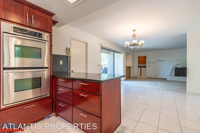 Building Photo - 4 br, 3 bath House - 6767 Glenview Drive