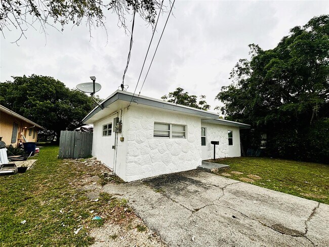 Foto del edificio - 1025 NW 8th St