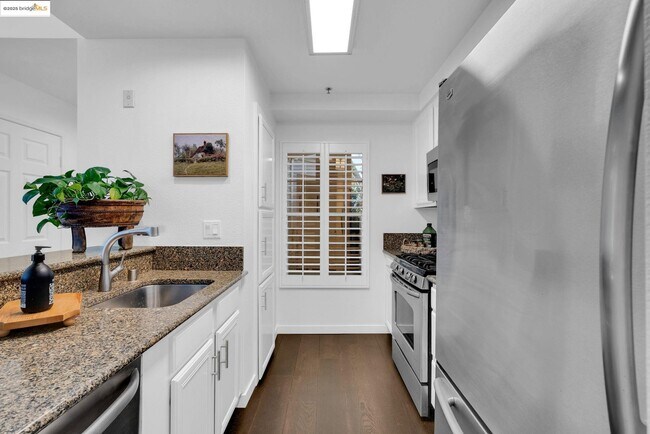 Foto del edificio - 180 Caldecott Ln
