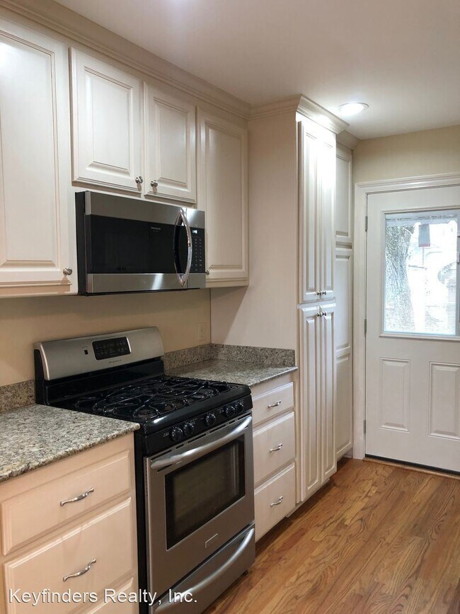 Building Photo - 2 br, 1 bath House - 611 Avenue G