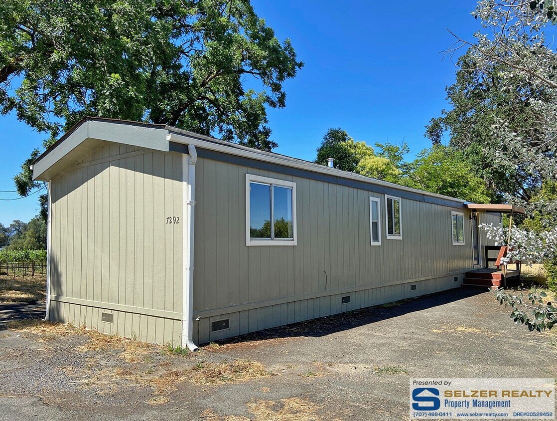 Primary Photo - Cozy 2 bd. mobile in a country setting!