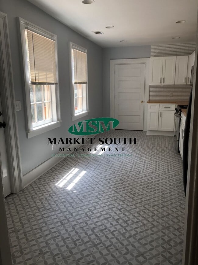 Building Photo - *REDUCED!!* Beautifully Renovated Victorian Home