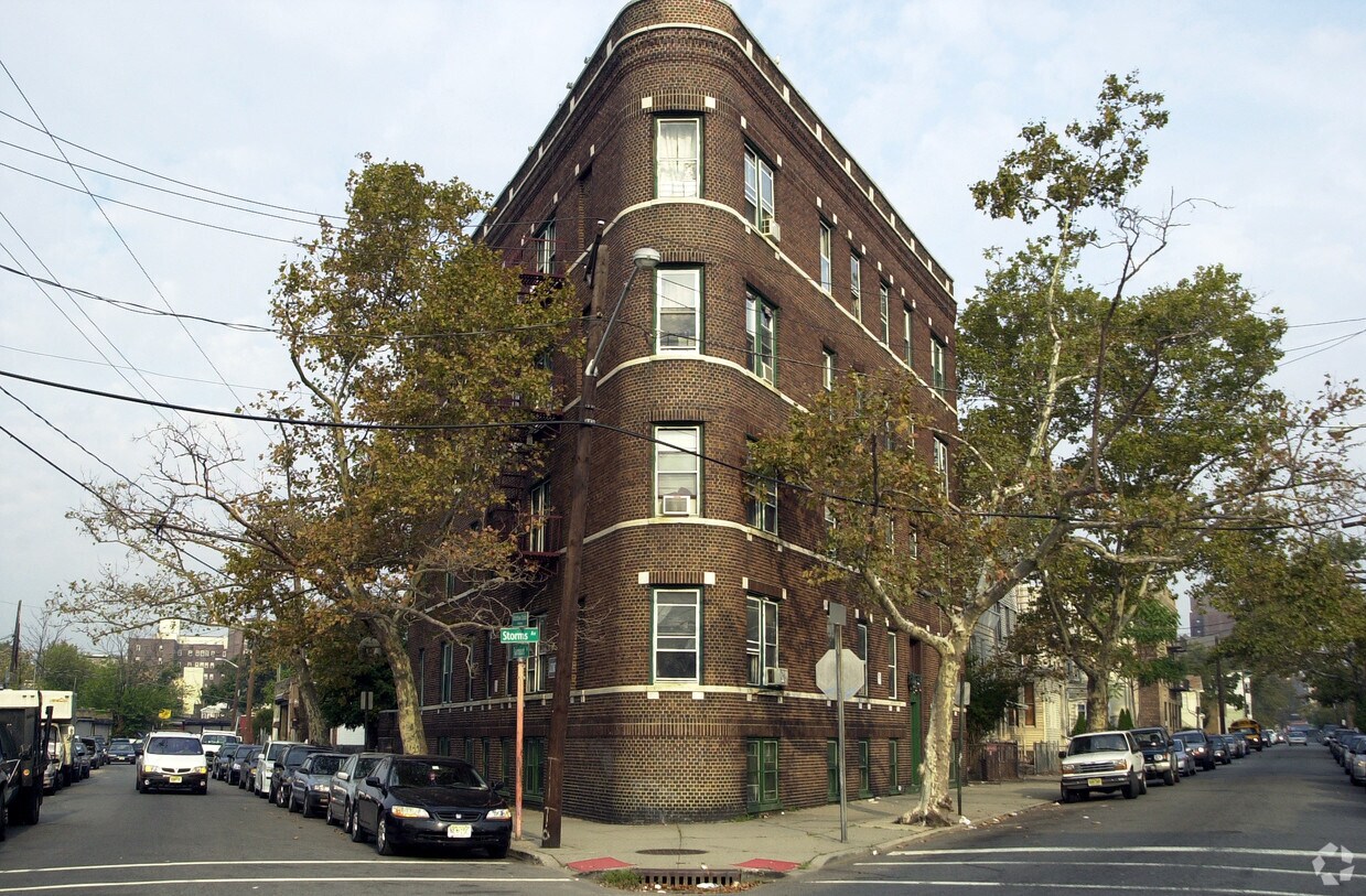 Foto del edificio - 15 Storms Ave