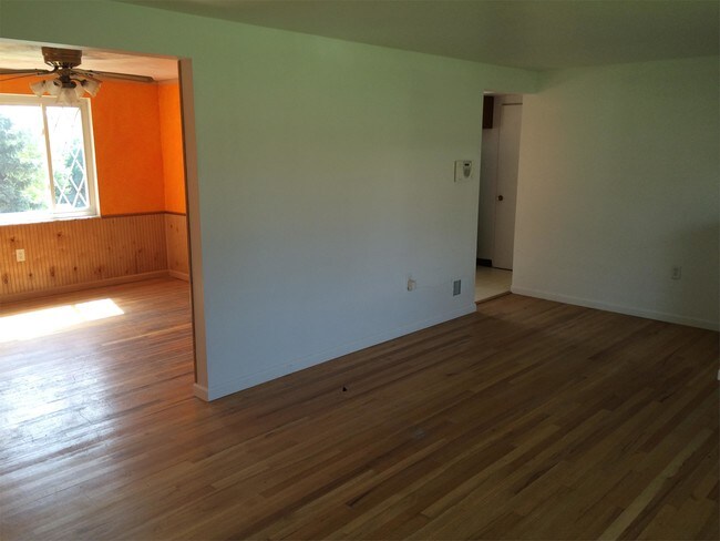 Building Photo - 2278 Parklyn St