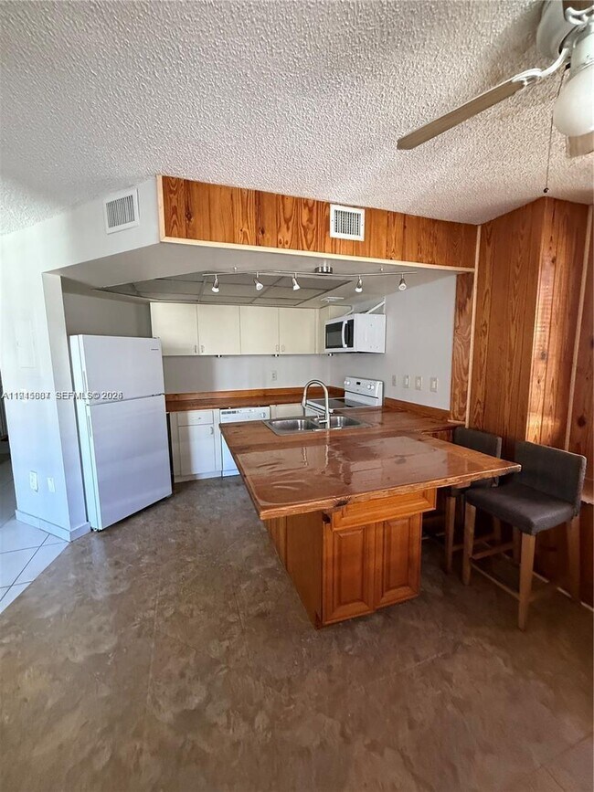 Foto del edificio - 8255 SW 152nd Ave