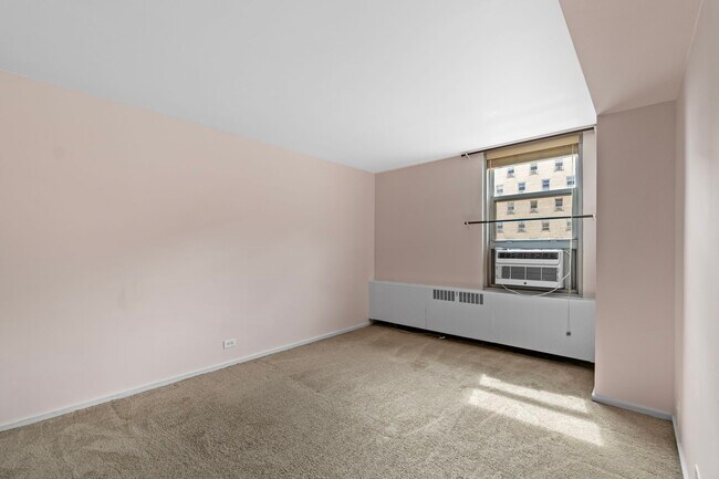 Foto del edificio - 3950 N Lake Shore Dr