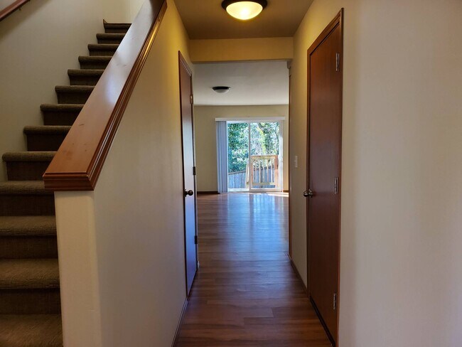 Foto del edificio - 421 N 3rd Ave SW