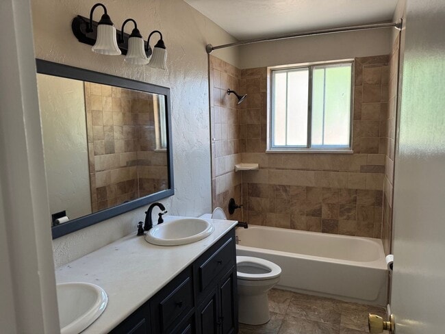 Building Photo - Charming 4 Bedroom Home Near UCCS and Palm...
