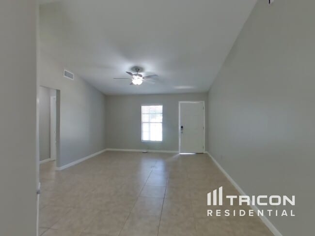 Building Photo - 13912 Henson Cir