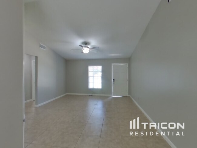 Foto del edificio - 13912 Henson Cir