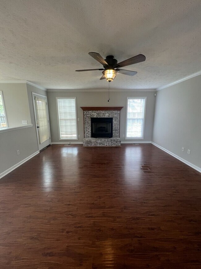 Foto del edificio - Spacious 4 Bed, 2.5 Bath Home in Cameron